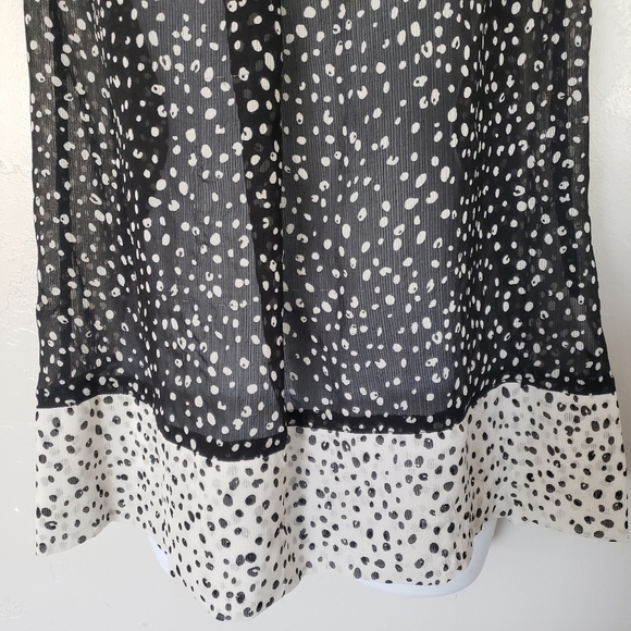 Remy Women's Medium Sleeveless Blouse Tank Top Black Polka Dot V-neck Chiffon - Picture 2 of 8